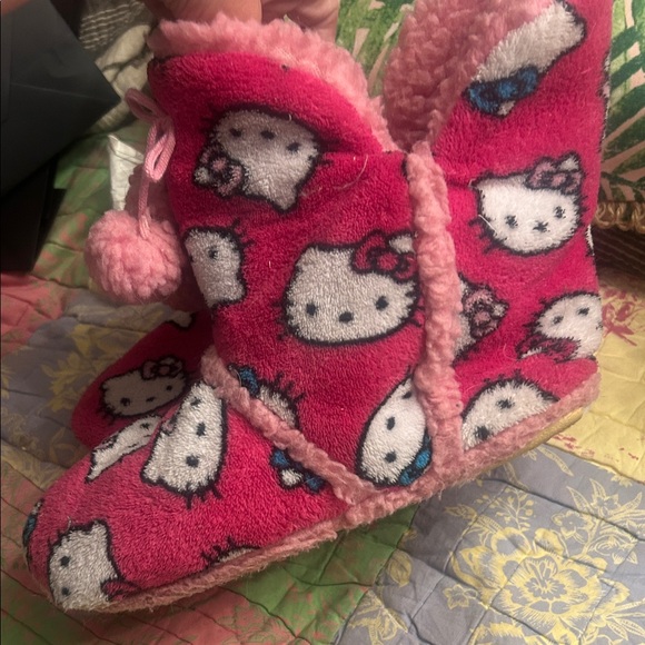 Hello Kitty Pink Slippers - Picture 3 of 4